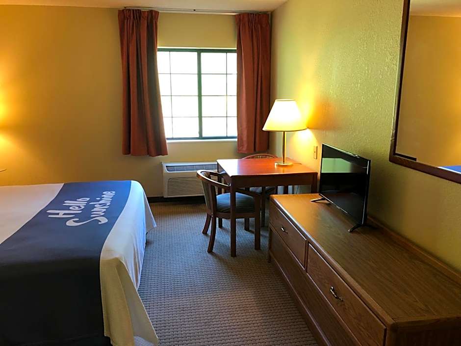 Days Inn by Wyndham Iron Mountain