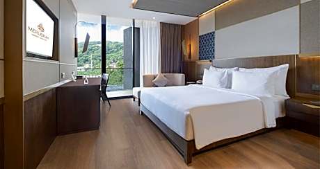 Signature Hill View King Bed