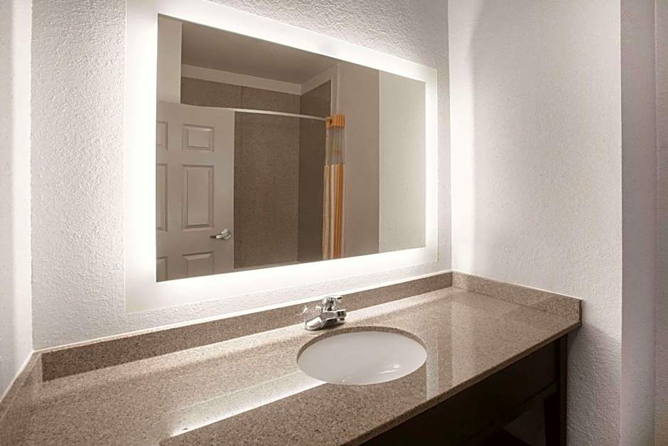 La Quinta Inn & Suites by Wyndham Mansfield