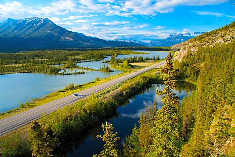 Overlander Mountain Lodge