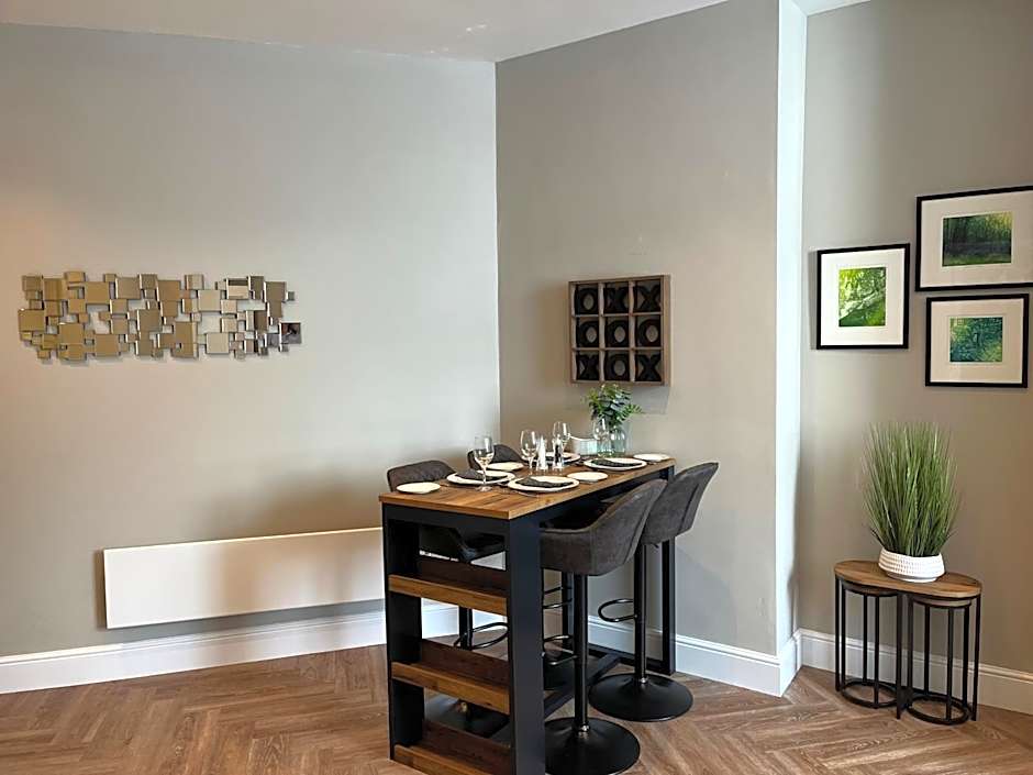 Crown and Cushion Appleby