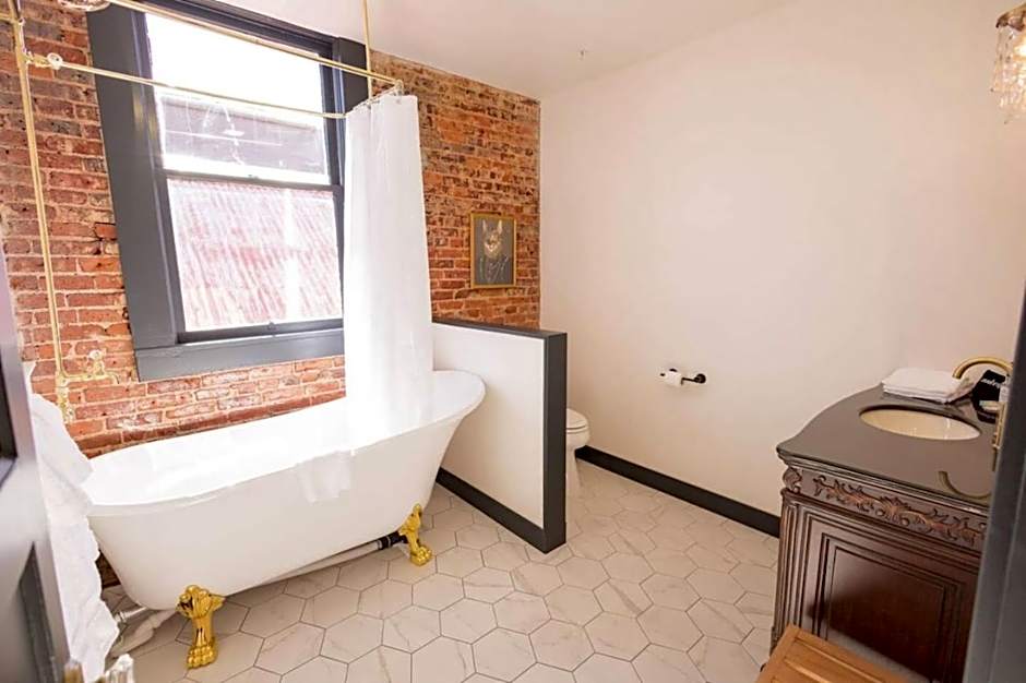 Speakeasy King Suite (Rm1)
