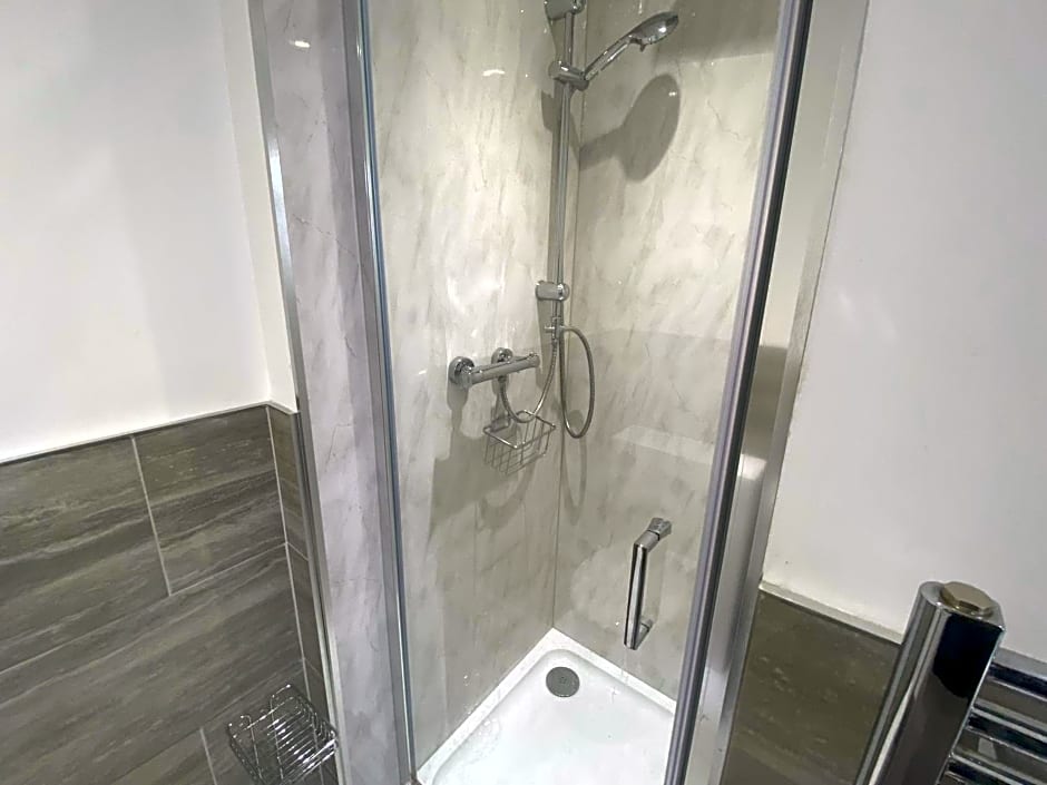 The Lily Pad near Poole Dorset Self contained private entrance and free parking