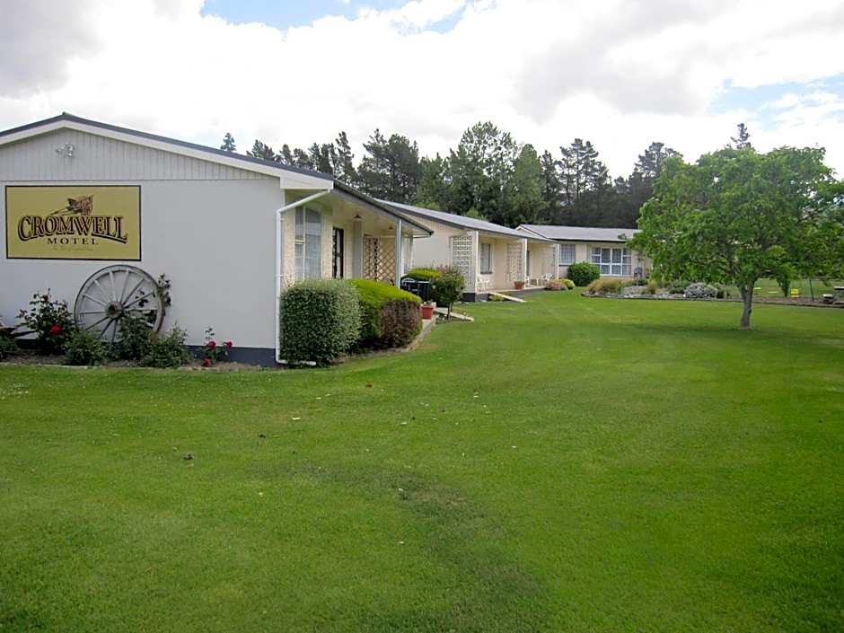 Photo 1 of 41 of Cromwell Motel