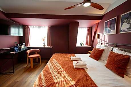 Double Room with Private Bathroom