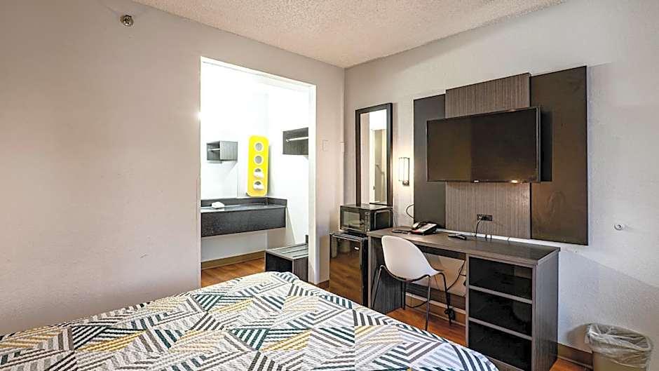 Motel 6-Wethersfield, CT - Hartford