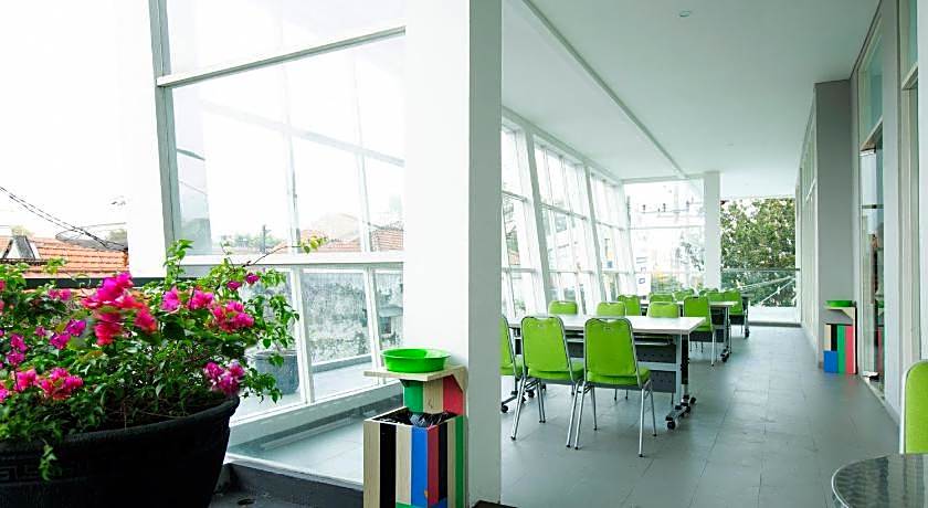 Ascent Hotel & Cafe Malang