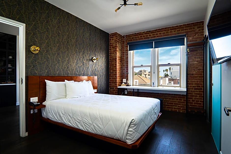 H Hotel