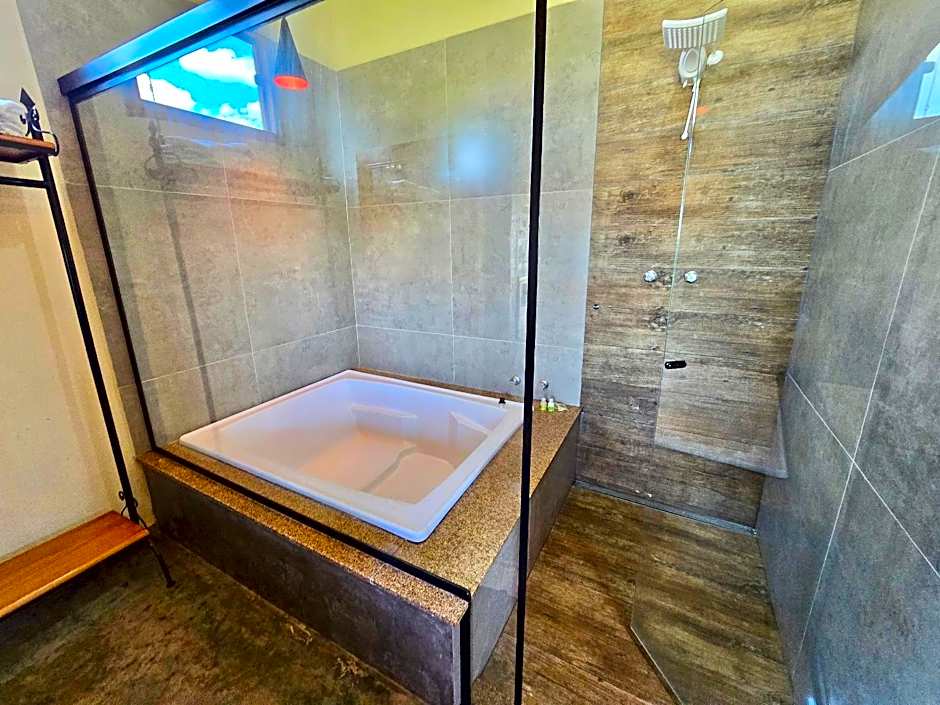 Chalés Vila Carrancas - Ao lado do centro com piscina, cozinha completa e muita tranquilidade