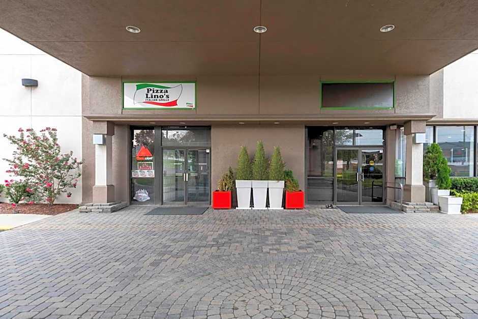 Red Roof PLUS+ Newark Liberty Airport - Carteret