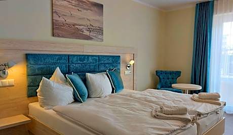 Large Double Room - Annex