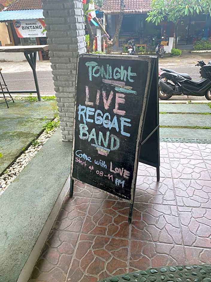 PACA'S Reggae Bar & Hostel