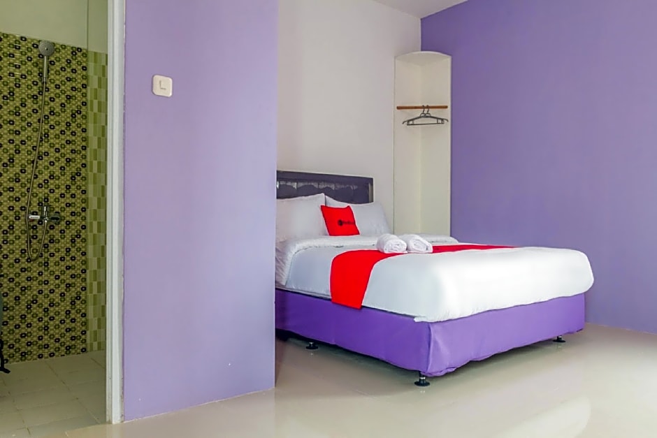 RedDoorz Plus @ Tuparev Cirebon 2.