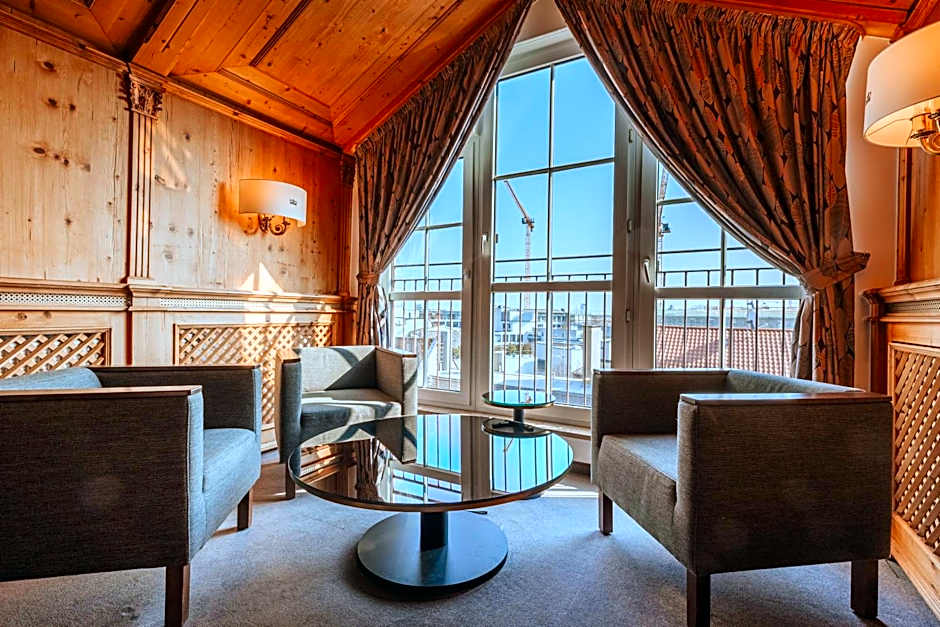 Kings Hotel First Class