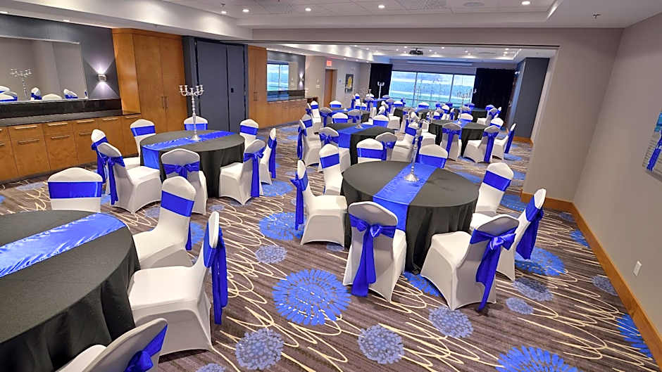 Holiday Inn Express & Suites Vaudreuil-Dorion By IHG