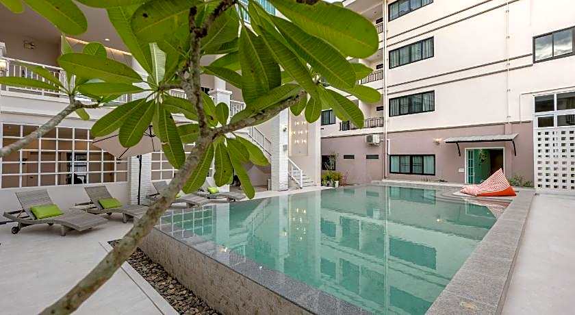 De Hug Hotel and Residence