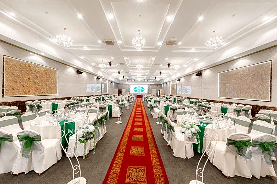 Van Phat Riverside Hotel