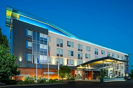 Aloft Green Bay
