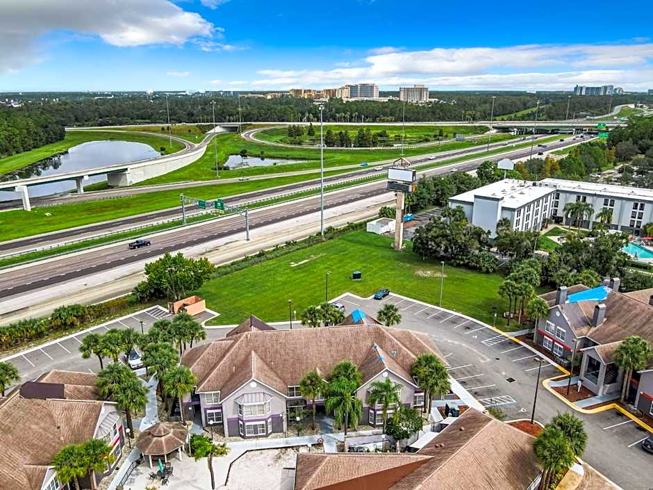 Be Our Guest! 1 Bedroom Condo Near Disney Parks!