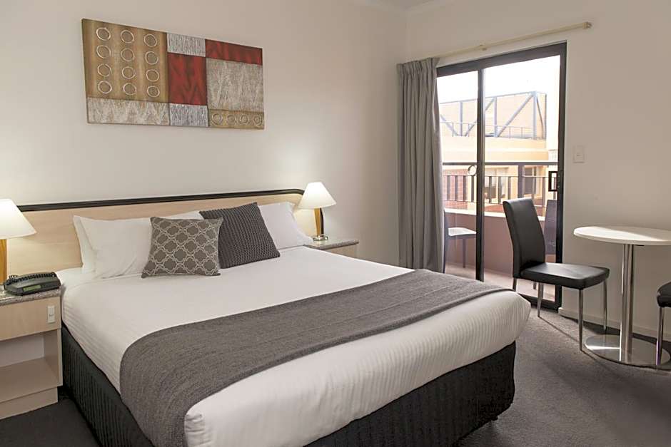 Adelaide Riviera Hotel