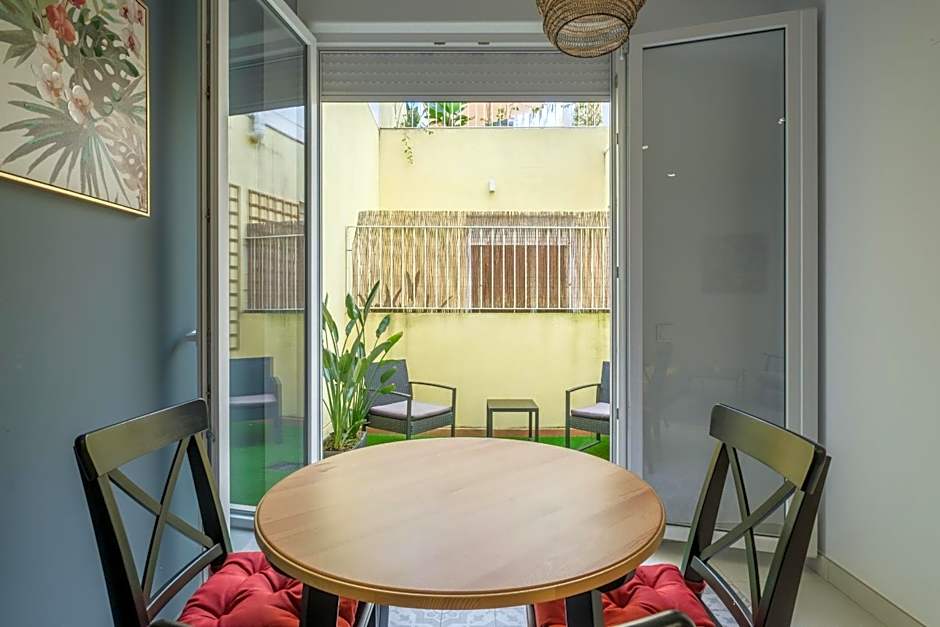 Chic & Comfortable Apartment, Private Terrace