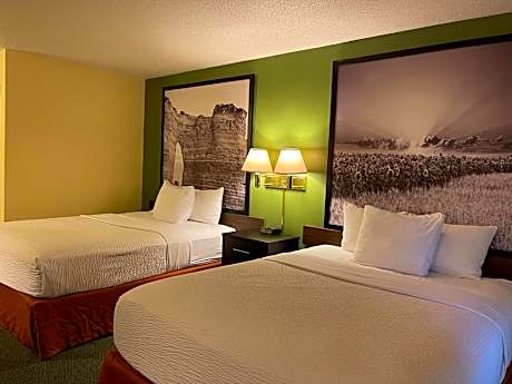 Studio Suite with Three Queen Beds - Non-Smoking
