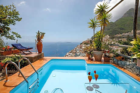Suite With Private Pool and Sea View