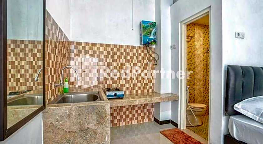 Griya Rahayu Guesthouse Mitra RedDoorz near Jatim Park 2 Batu