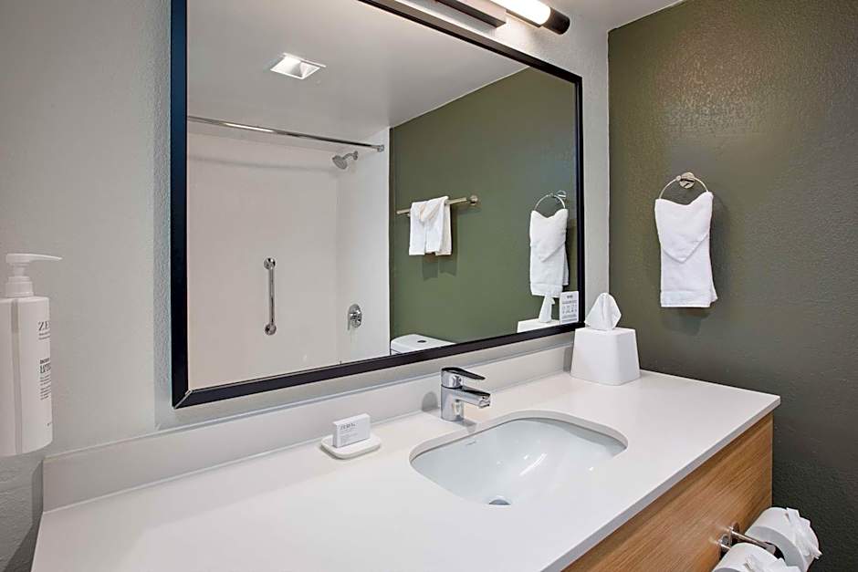 Spark by Hilton Jackson Ridgeland