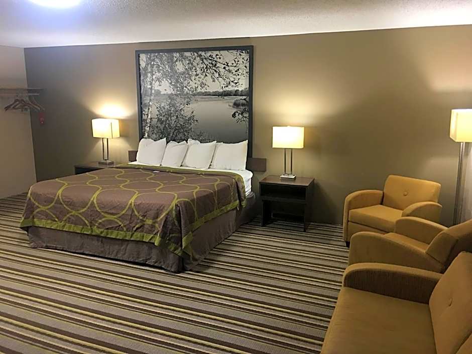 Super 8 by Wyndham Blue Earth