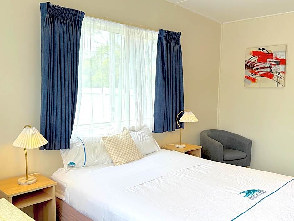 Beachcomber Motel & Apartments