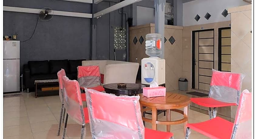 RedDoorz near Penimbangan Beach Singaraja