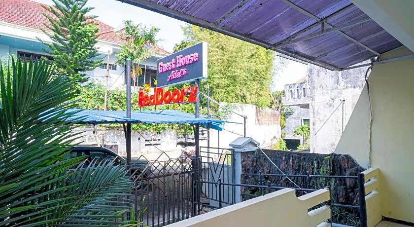 RedDoorz near Cyber Mall