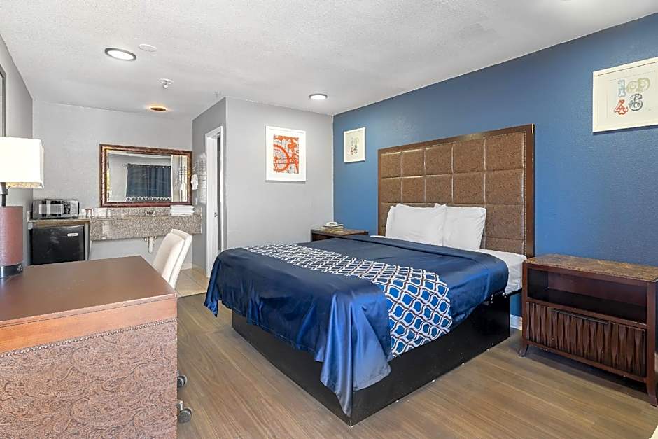 Golden Inn Dallas by Hotel O