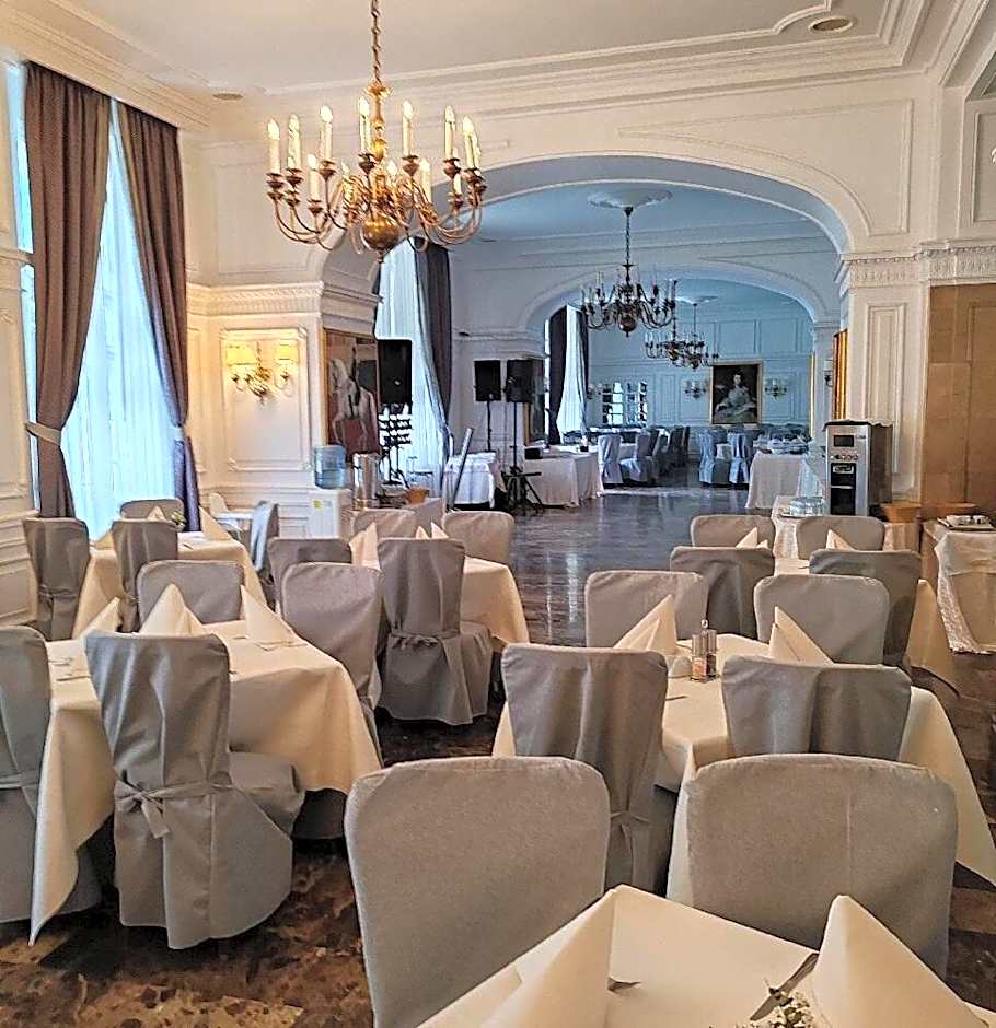 Hotel Regal 1880 - Boutique Hotel in Parcul Central Sinaia