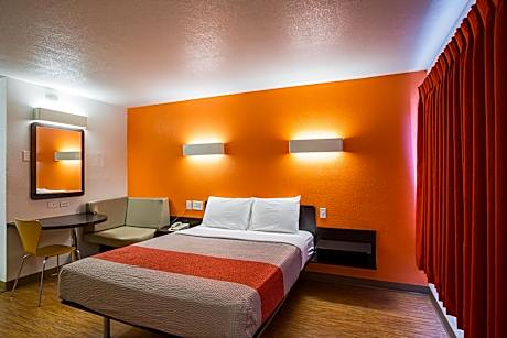 Queen Room - Disability Access - Non-Smoking