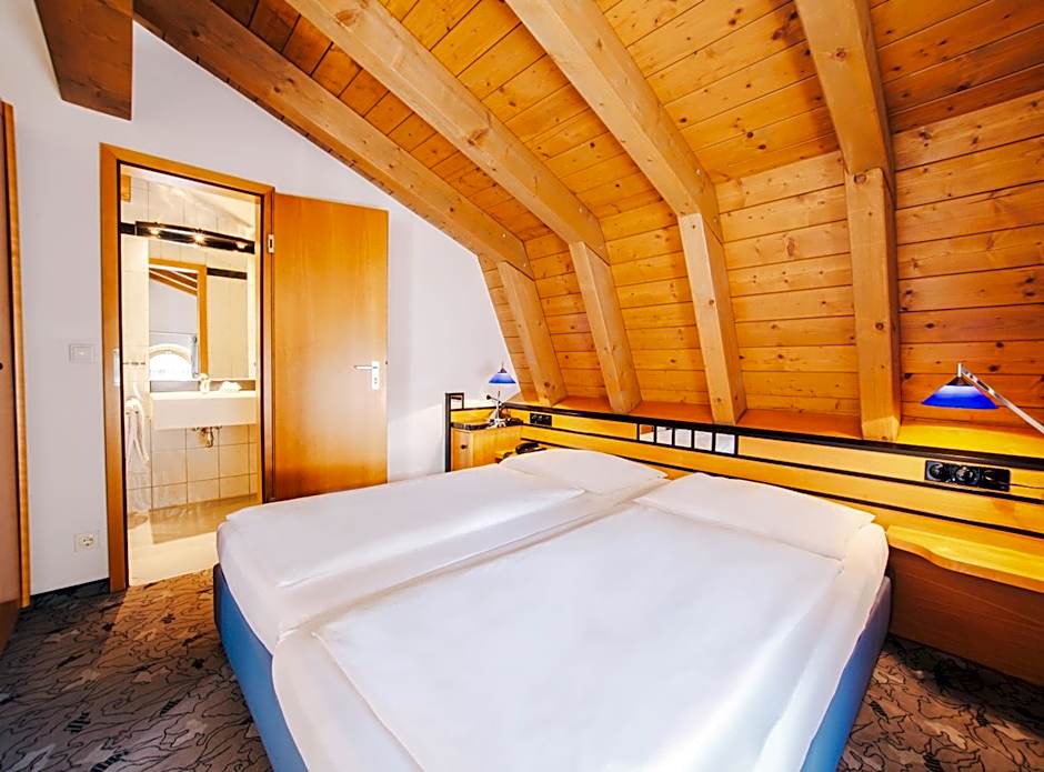 Villa Waldperlach by Blattl