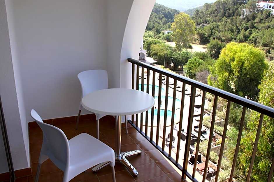 Aparthotel Puerto Cala Vadella