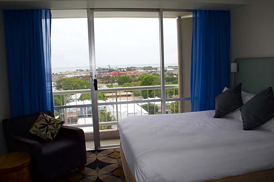 Rydges Gladstone Hotel