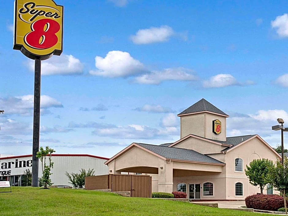 Super 8 by Wyndham Montgomery/ Lake Conroe