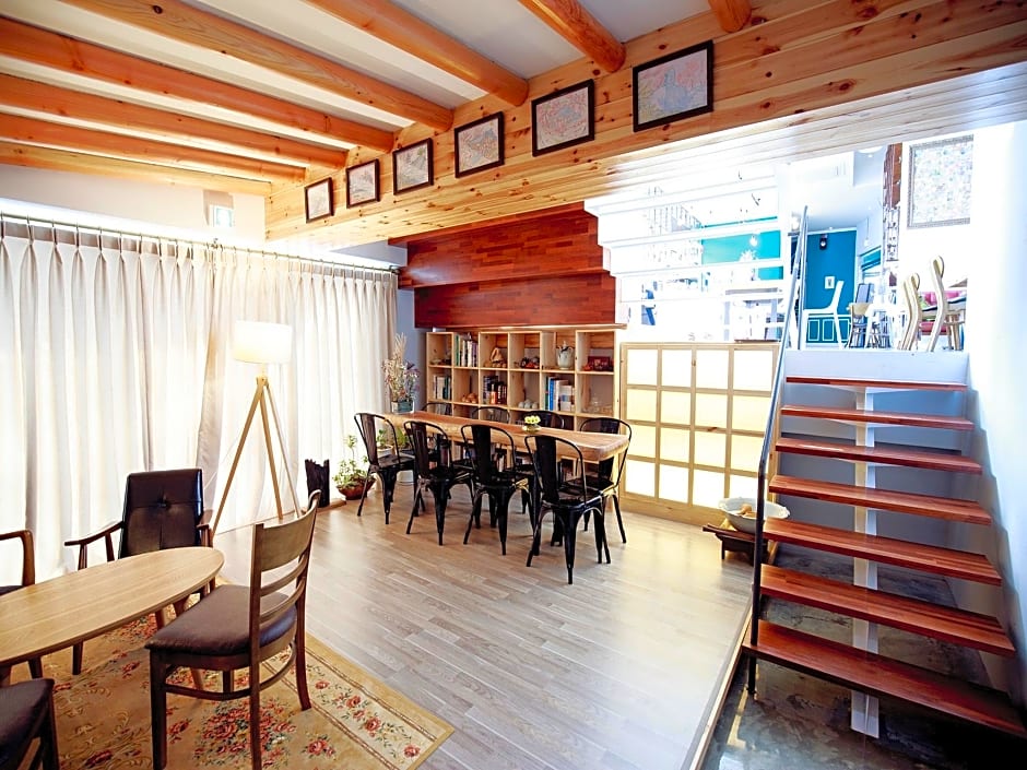 Andong Poonggyung Hostel N Library