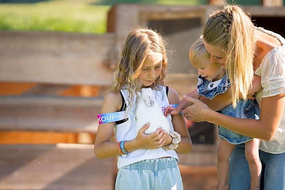 Aparthotel Familiaris - Family Apartments - Pools & Spa in Dolomites