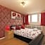 Victoria Centre 2 Bedroom Apartments Sleep 4 in the Victoria Centre Shopping Centre - Nottingham City Centre - 24 hour access - Most Central Location - Full Kitchen - Opposite Hilton - Parking for Cars or Vans from Five pounds a day - Sunday 1pm Check-out