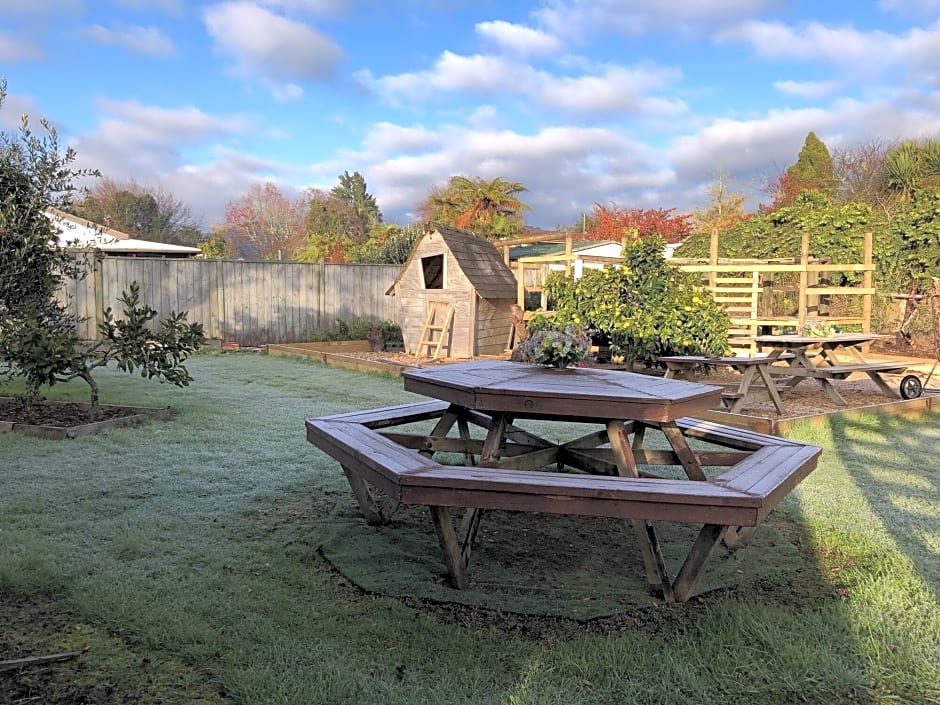 Waiteti Lakefront Motel