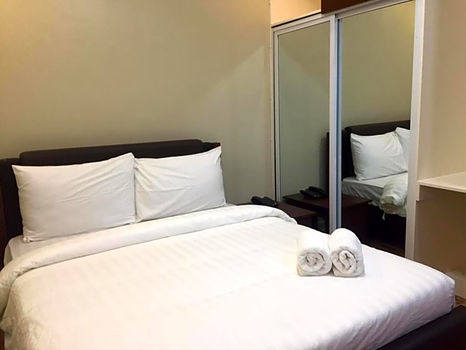 Elliannah Pines Hotel