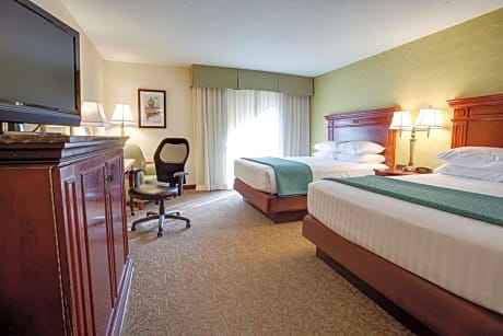 Deluxe Queen Room with Two Queen Beds - Accessible, Roll-in Shower