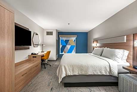 King Room - Hearing Accessible - Roll-in Shower