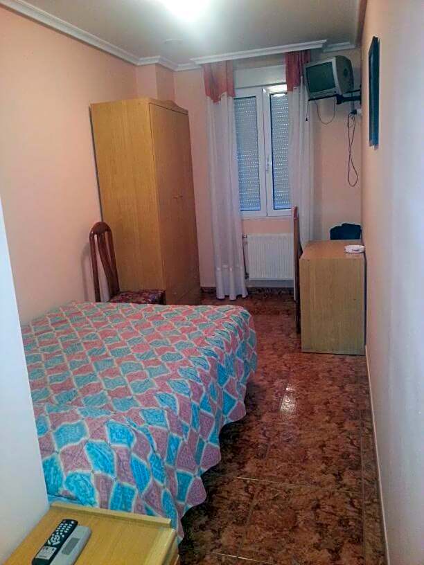 Photo 1 of 4 of Single Room