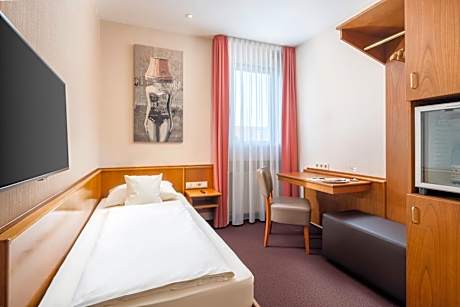 Small Single Room - no river view