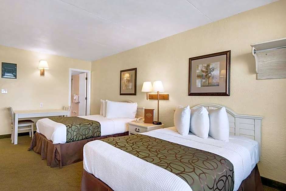 Ramada by Wyndham Panama City Beach / Beachfront